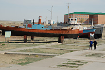 The dry harbor of Aralsk